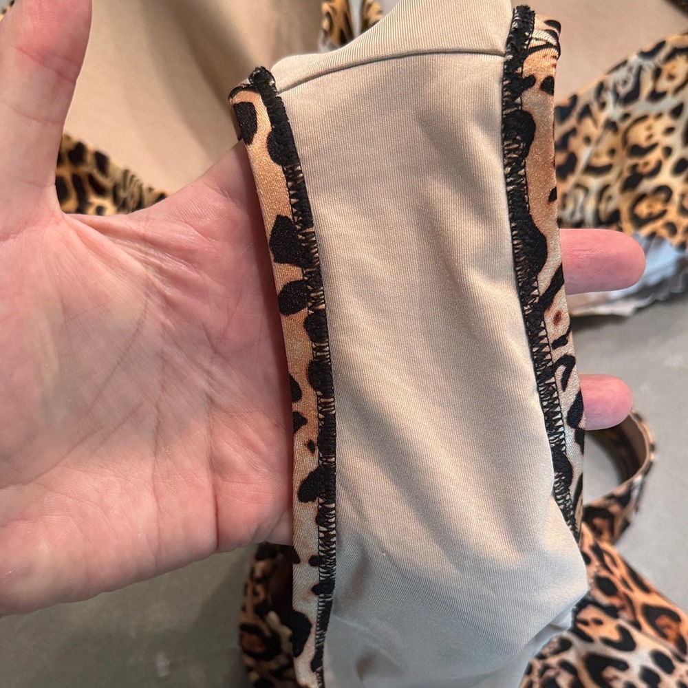 Victoria's Secret Leopard Print Bikini Set 38D and L bottoms - Picture 6 of 6